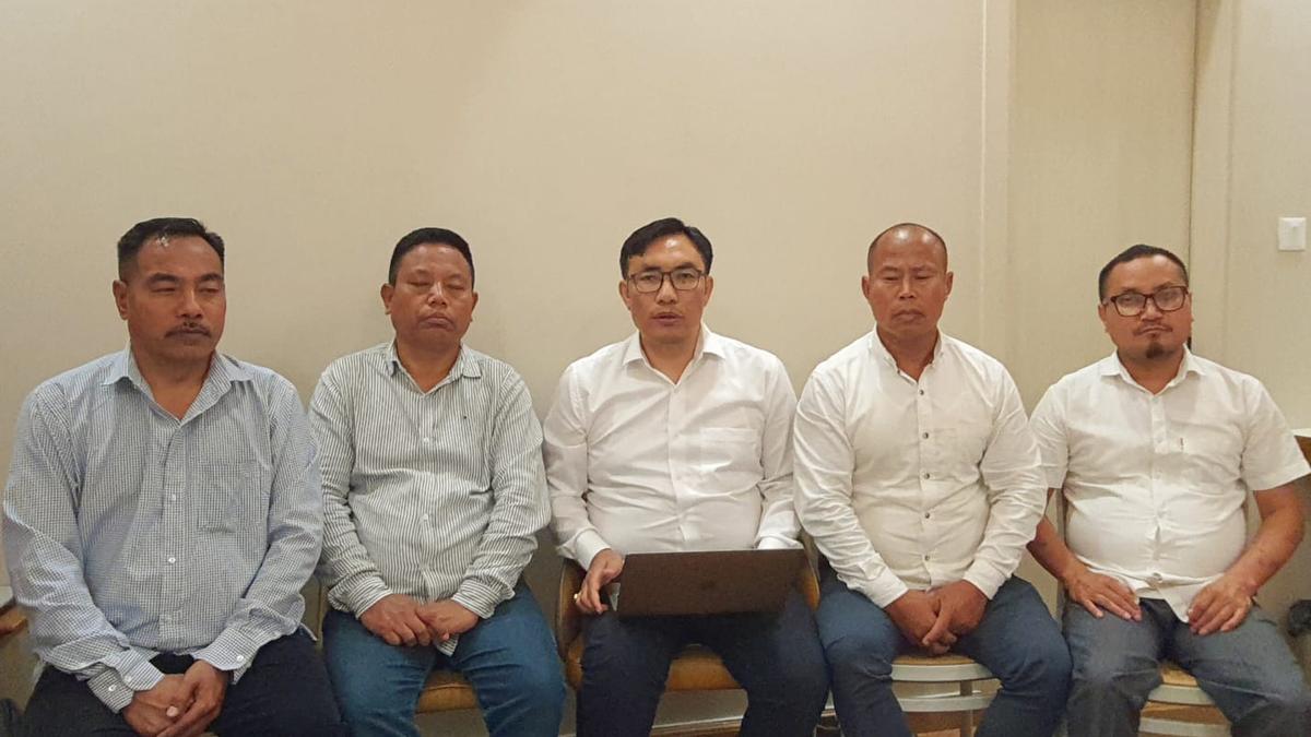 https://th-i.thgim.com/public/news/national/gvxy9m/article69626125.ece/alternates/LANDSCAPE_1200/COCOMI%20delegation%20MHA%20meet%20May%2027.jpg