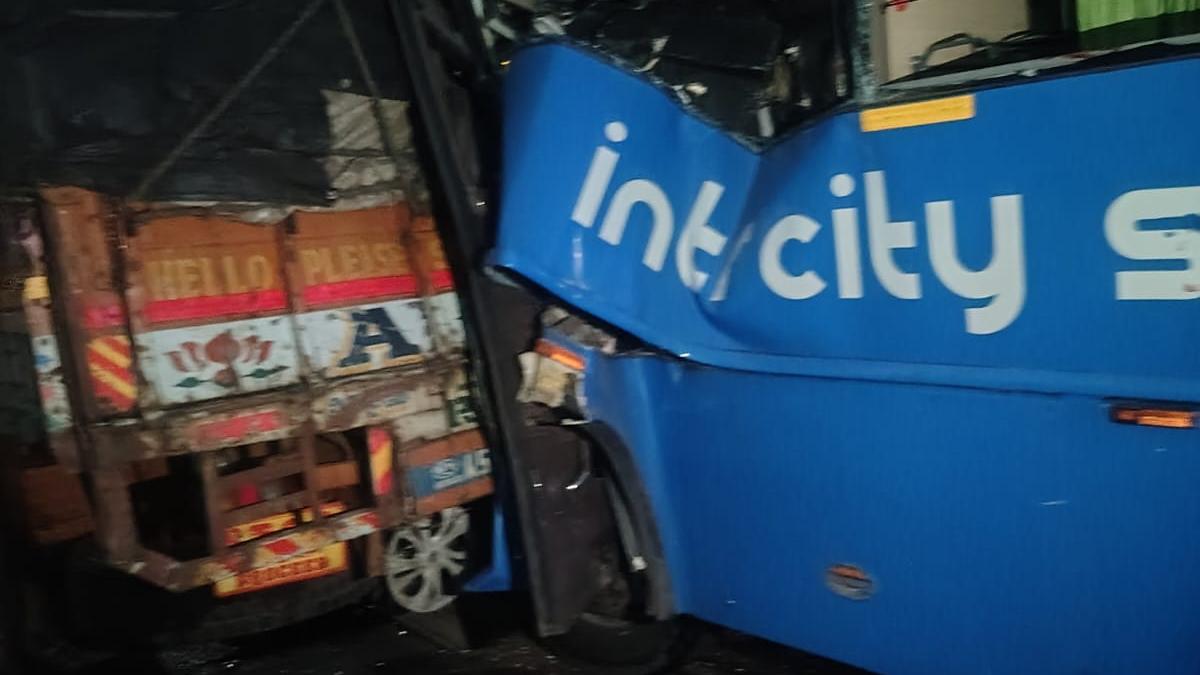 14 injured as Hyderabad–Eluru bus rams lorry on NH-65 flyover in Kodad