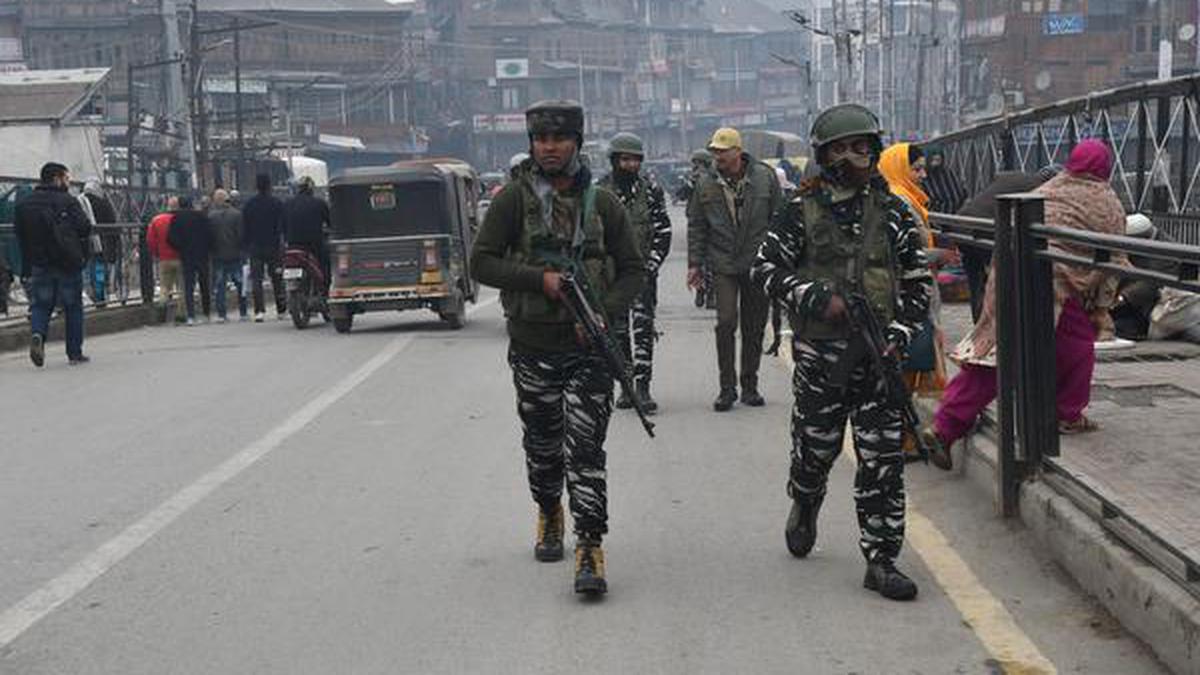 Violence, shutdown again in Srinagar