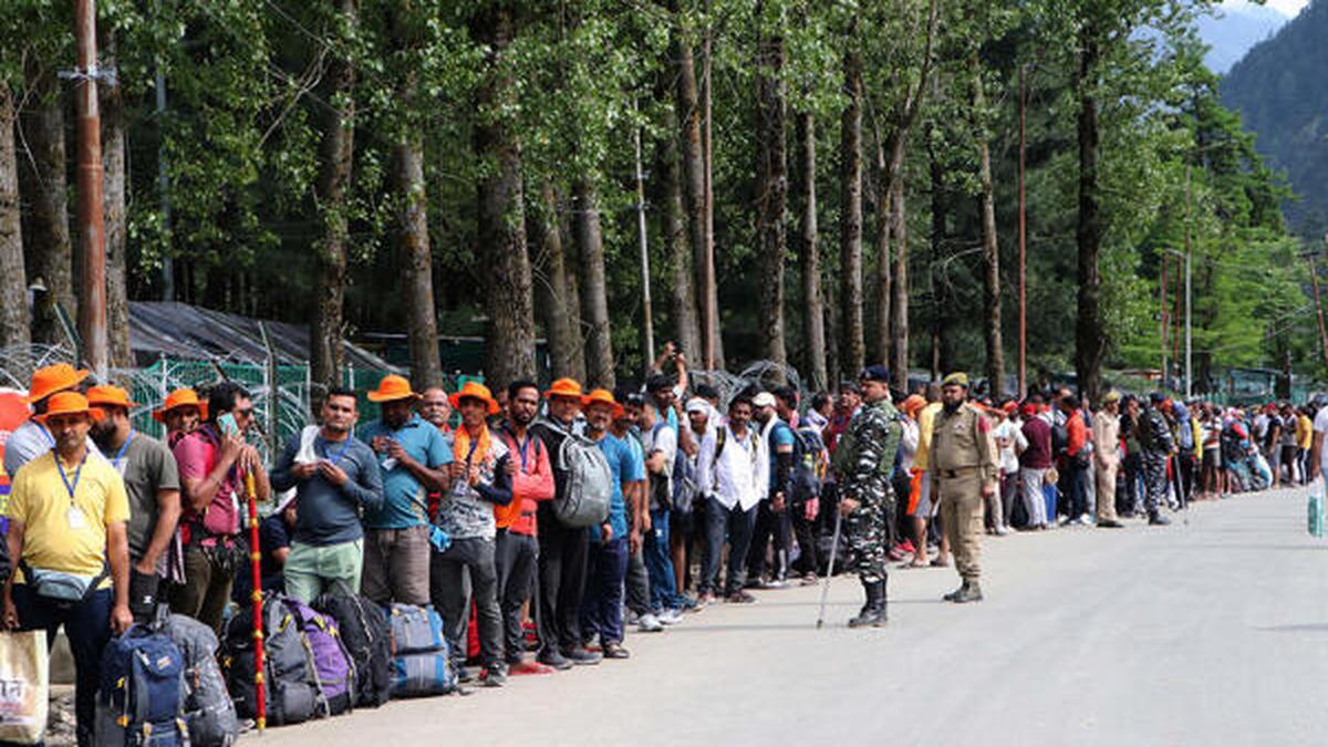 Amarnath Yatra | First batch of pilgrims begins journey towards cave shrine from Baltal base camp