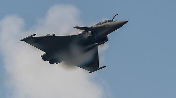 French Air Force contingent including 3 Rafale jets makes stopover in India