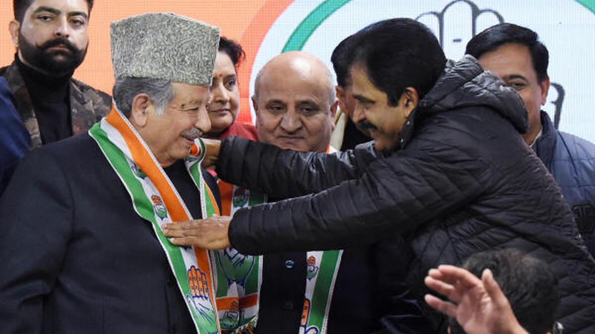 Senior J&K leaders from Ghulam Nabi Azad’s party rejoin Congress