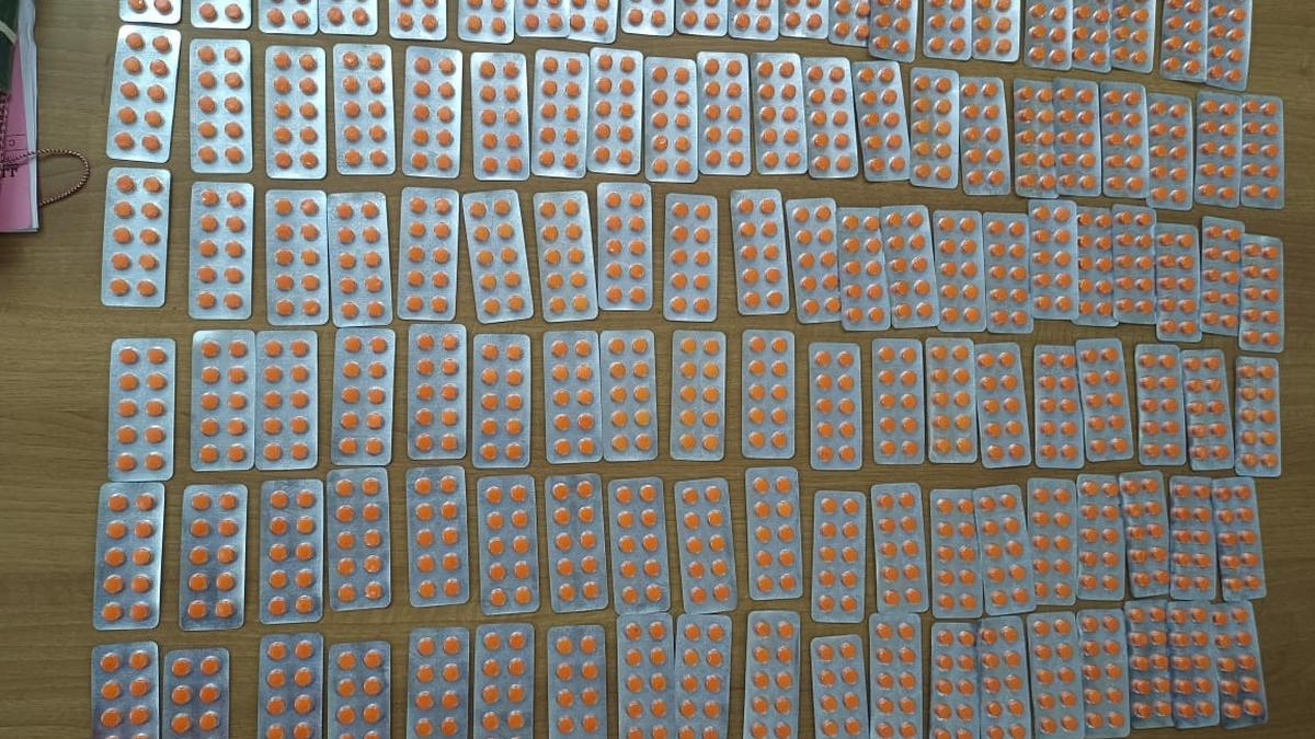 Gang held for possessing over 2000 narcotic tablets near Katpadi railway station