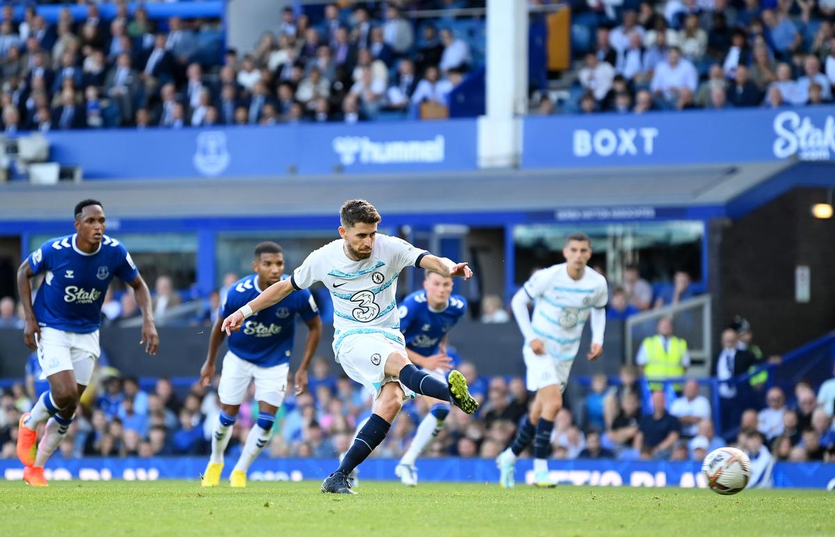 Jorginho convert from the spot after Ben Chilwell was fouled to give Chelsea a 1-0 victory against Everton. 