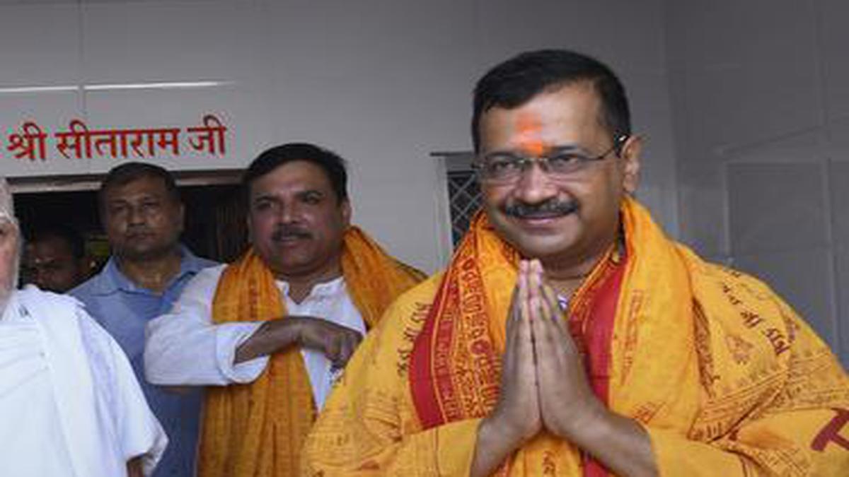 Kejriwal offers prayers at Ayodhya, vows to bring more pilgrims