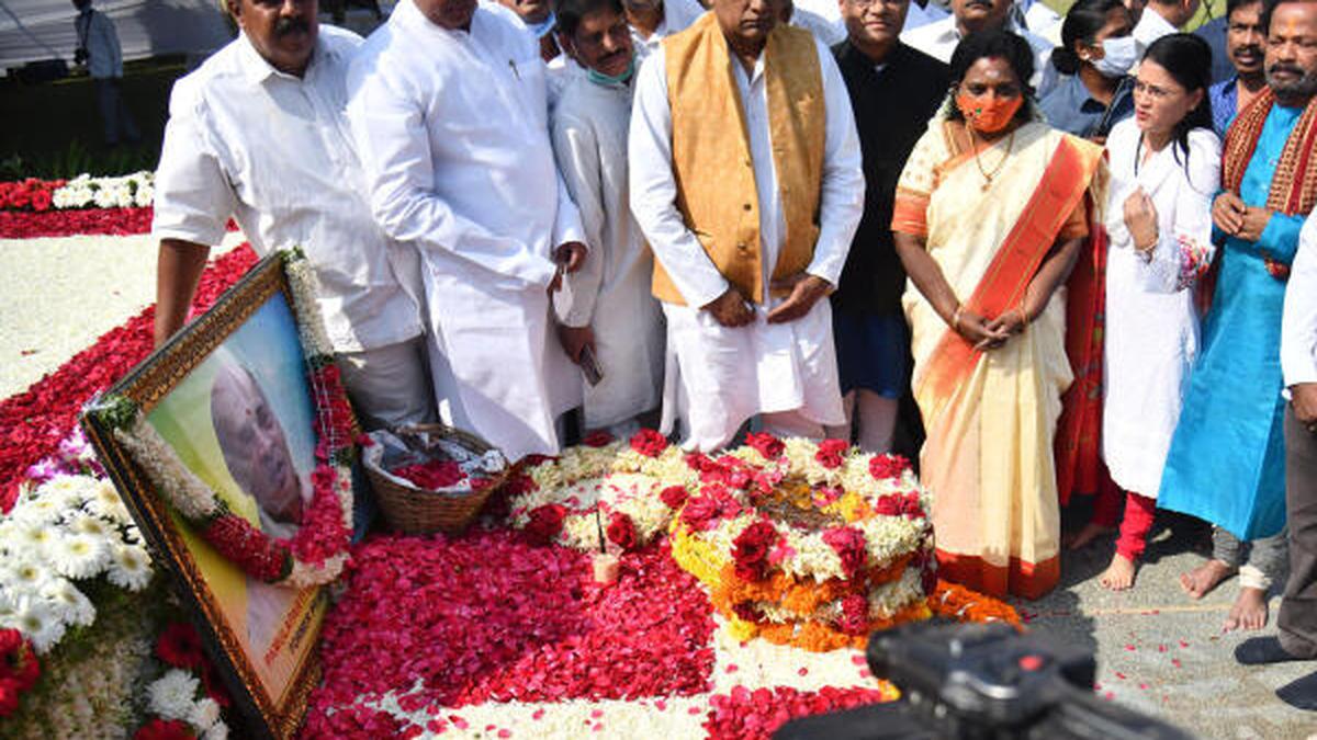 Governor pays tributes to P.V. Narasimha Rao