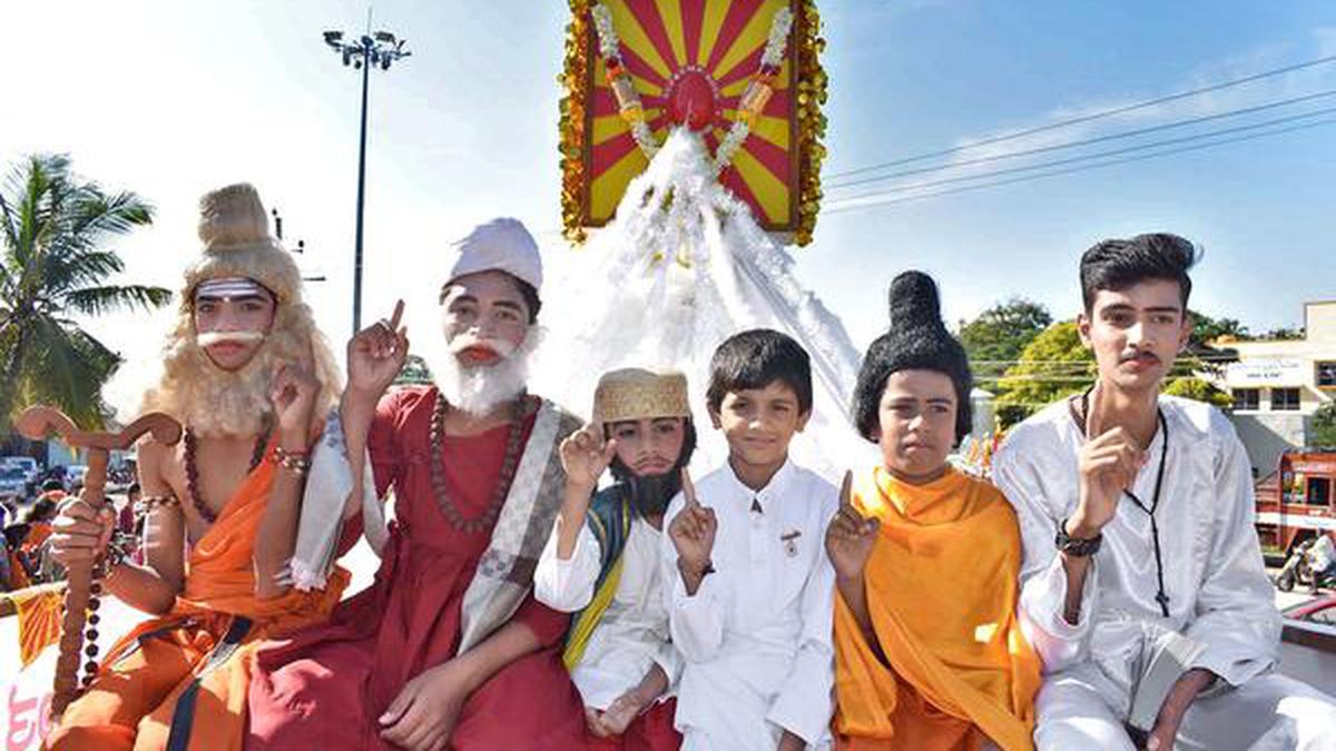 Colourful procession taken out in Mandya