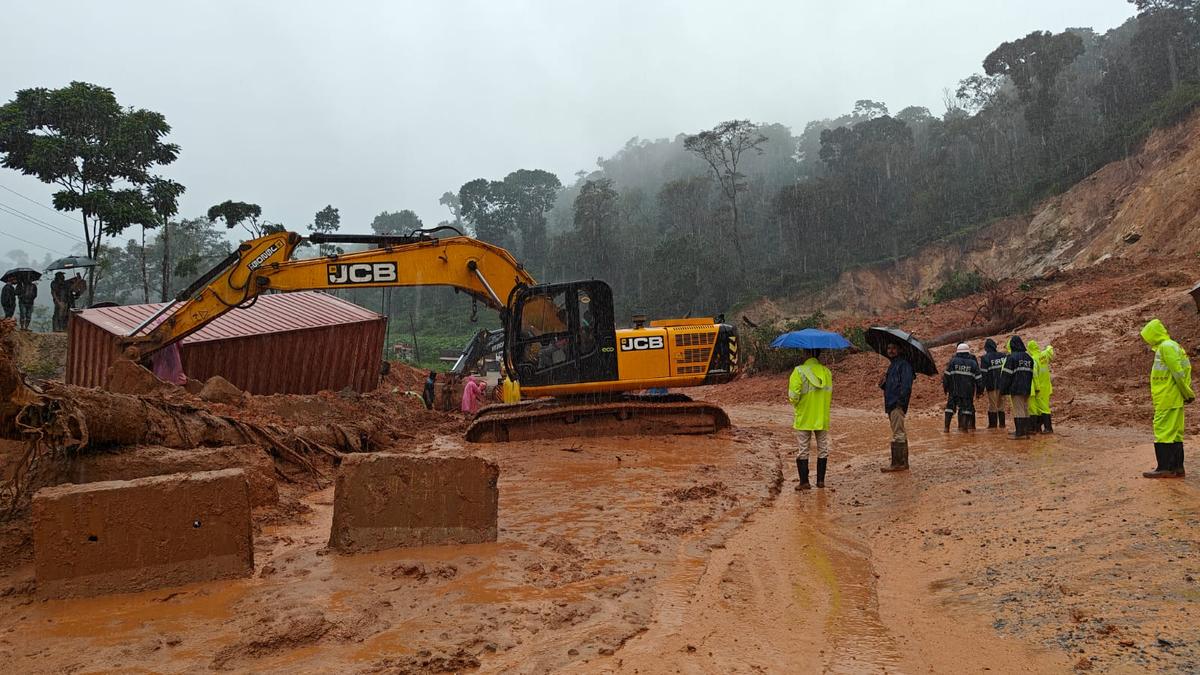 Fresh landslip near Sakleshpur obstructs traffic on Mangaluru-Bengaluru National Highway NH75