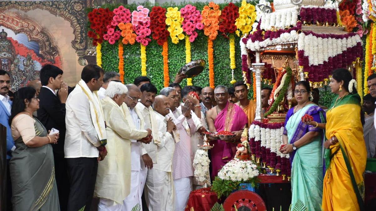 Hampa Nagarajaiah inaugurates Mysuru Dasara 2024