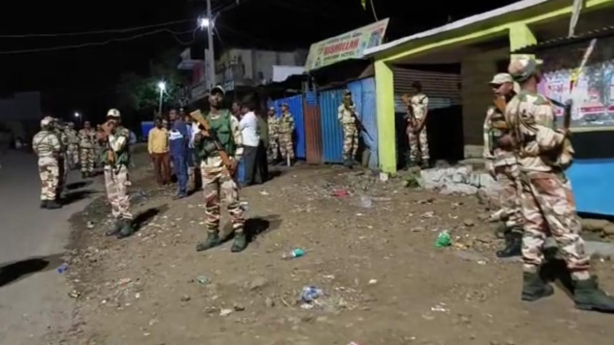 Congress workers attack BJP MLA’s car in Chincholi, 29 people arrested