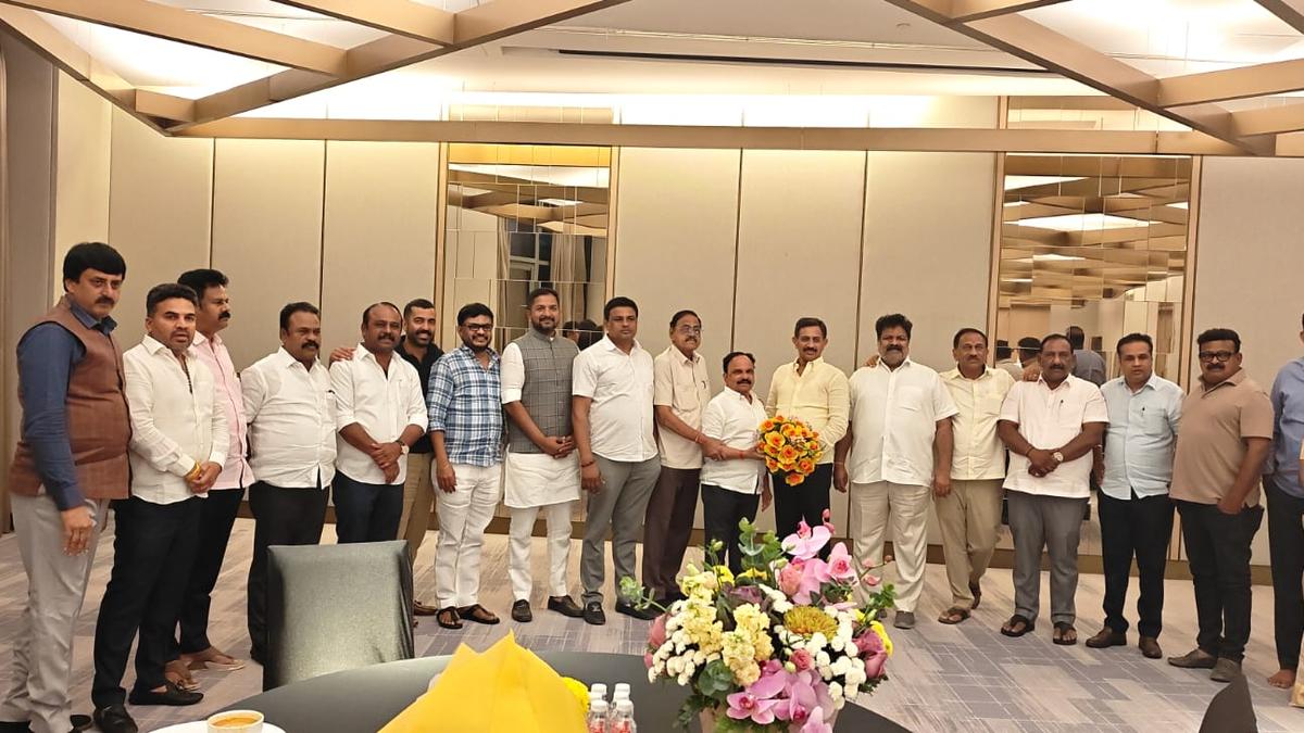 Karnataka leadership change: D.K. Shivakumar loyalists hold dinner meeting to lobby for his promotion to CM post Karnataka leadership change: D.K. Shivakumar loyalists hold dinner meeting to lobby for his promotion to CM post
