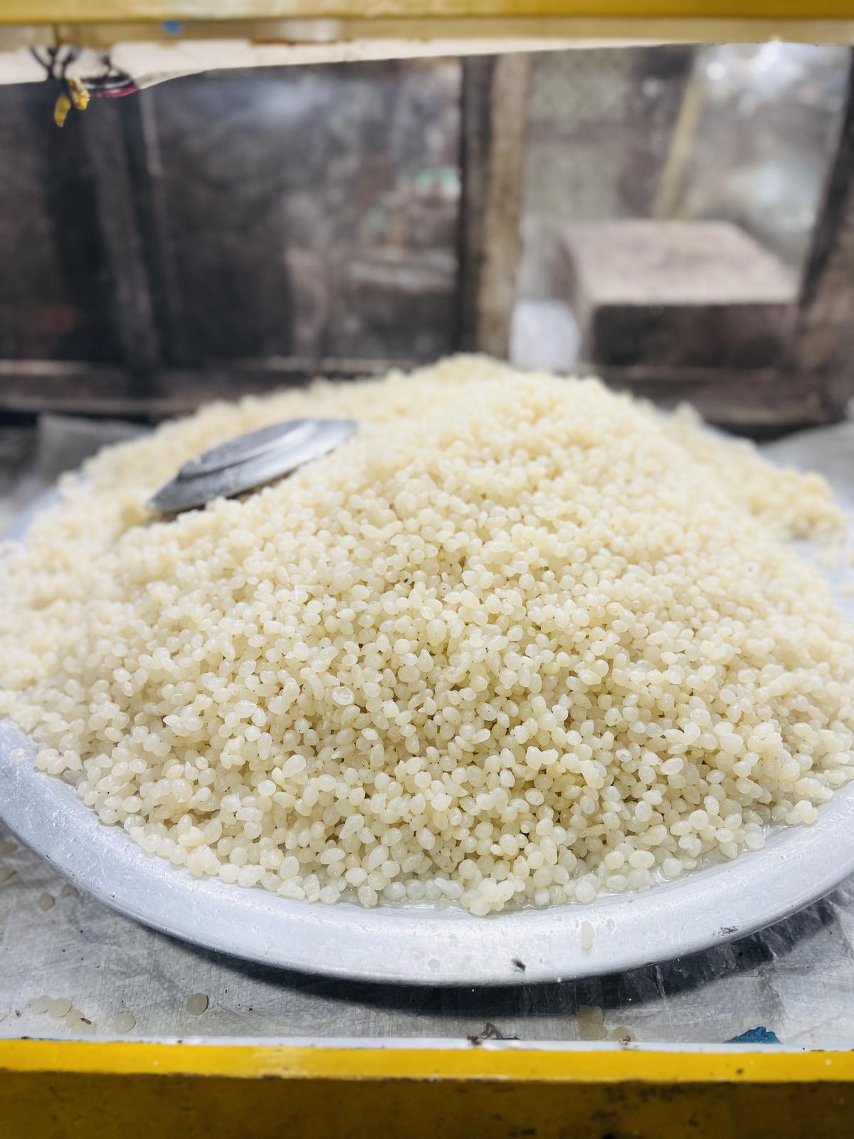 এখন বন্ধন