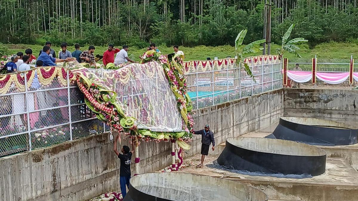 Yettinahole Project inauguration: Floral stage designed to offer ‘bagina’ collapses