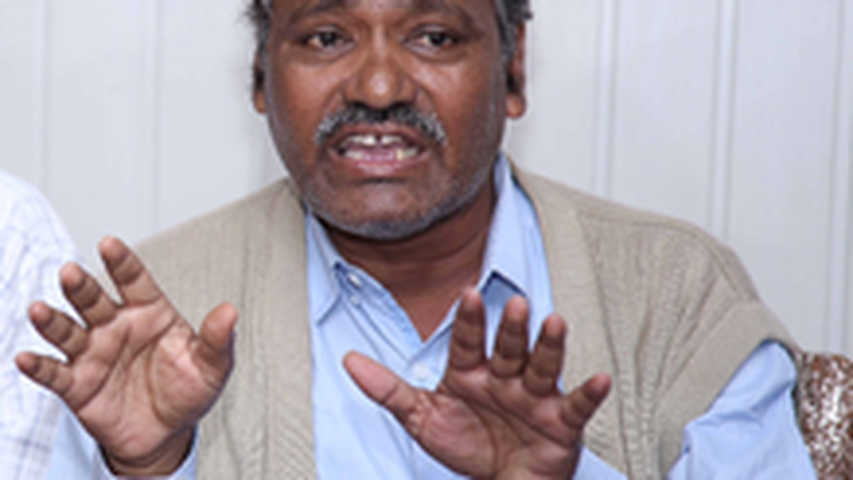 Dingaleshwar Swami should abdicate peetha, says writer-activist Basavaraj Sulibhavi