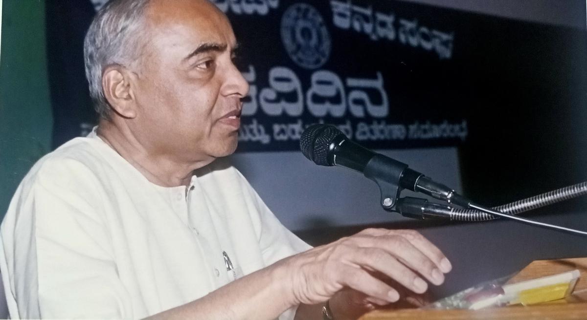 Kannada writer and professor Chi. Srinivasaraju