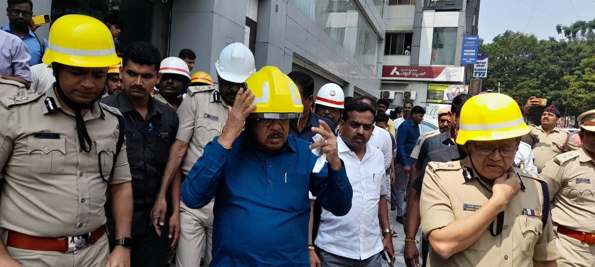 Home Minister G. Parameshwara visited the fire accident spot at Koramangala near Forum Mall. He said action would be taken against BBMP officials for failing to shut down Mudpipe cafe, which was serving hookah to customers despite possessing license only for food catering.