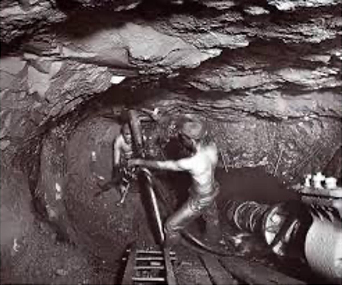 The working conditions were precarious and dangerous, to say the least. KGF mines were among the deepest in the world with Oorgaum mine going down to 8,000 feet or about 2.5 km.