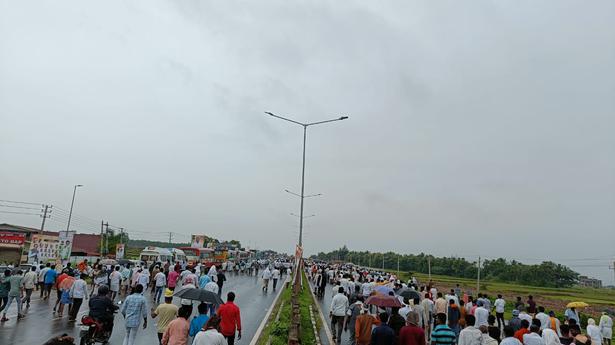 Siddaramaiah’s 75th birthday bash | Massive crowds gather at Davanagere, vehicles pile up on national highway