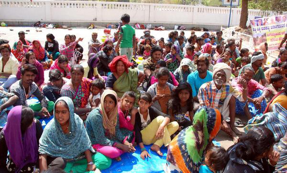 Hakki-Pikki people demand land for cultivation - The Hindu