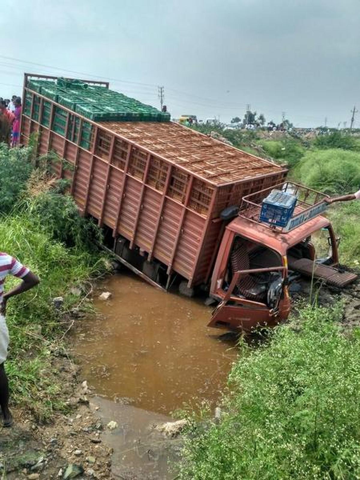 Five killed in road accident near Sindhanur - The Hindu