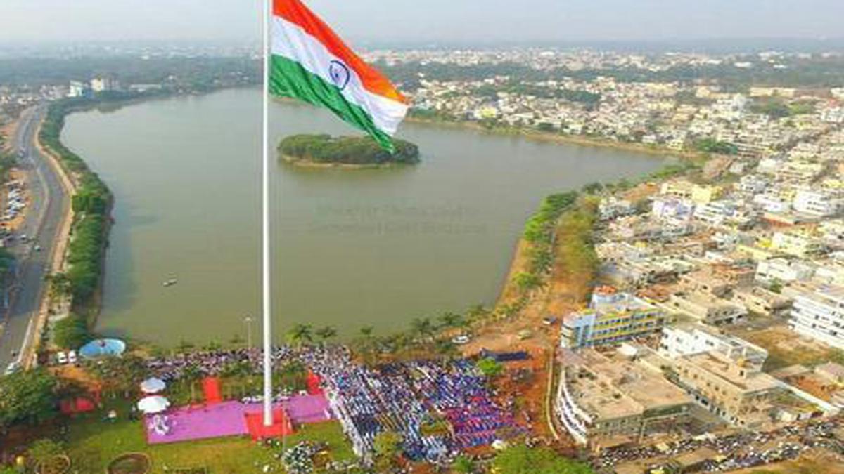 Huge national flag unfurled in Belagavi - The Hindu