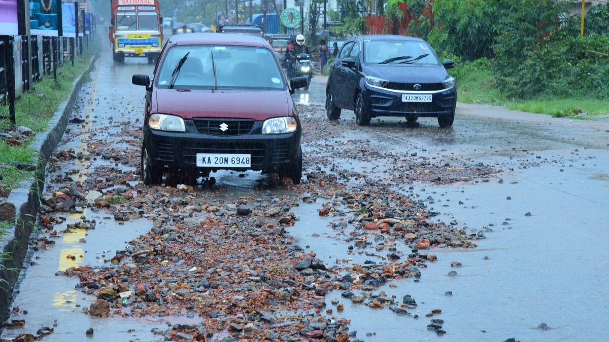 Heavy rains lash Udupi and Manipal, muddy water enters some shops