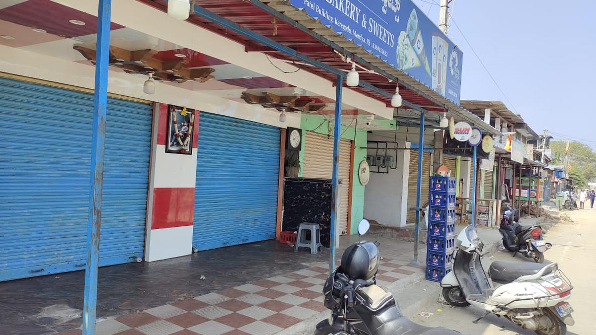 Shops around the Keragodu area were closed on the morning of January 29, 2024, when the padayatra by BJP leaders began.