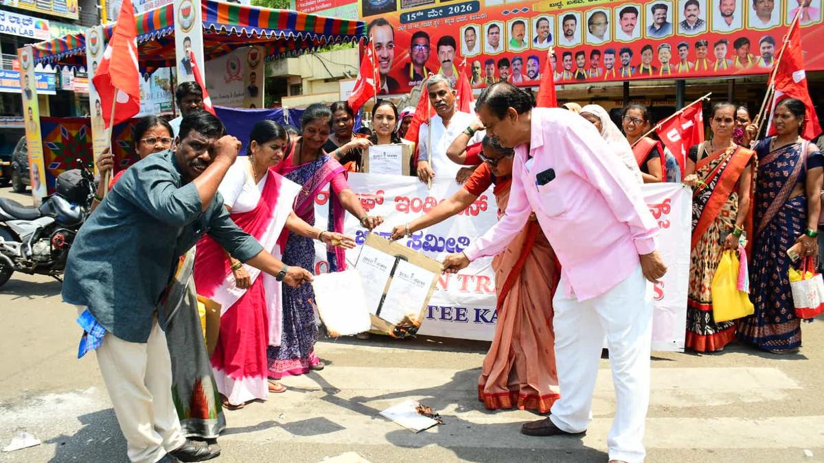 Workers under CITU Karnataka demand revocation of Labour Codes, burn copies of the Act