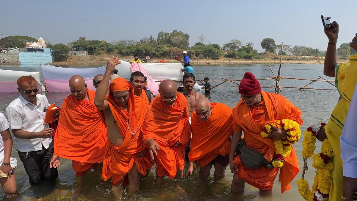 Seers including Somshewaranath Swamiji of the Mysuru branch of Adi Chunchanagari Mutt, Shivanandapuri Swami of Kaginele Mutt and others led the devotees in taking the holy dip to mark the inauguration of the three-day Kumbh Mela at T.Narsipur in Karnataka on February 10, 2025. 