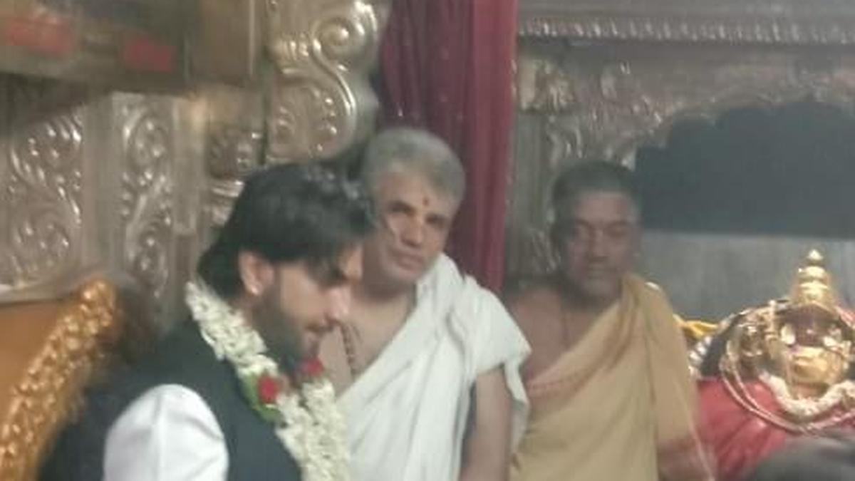 Kantara mimicry: Bollywood actor Ranveer Singh visits Chamundeshwari temple in Mysuru