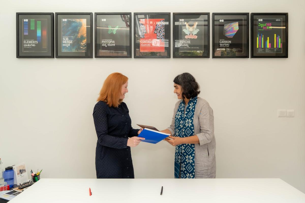 Prostřednictvím nového partnerství tyto dvě organizace plánují společně rozvíjet otevřená výzkumná zařízení na místě v SGB, posílit UK-India a Global Talent Exchange prostřednictvím společného společenství a prozkoumat zapojení veřejnosti, výzkum a vzdělávání. Prostřednictvím nového partnerství tyto dvě organizace plánují společně rozvíjet otevřená výzkumná zařízení na místě v SGB, posílit UK-India a Global Talent Exchange prostřednictvím společného společenství a prozkoumat zapojení veřejnosti, výzkum a vzdělávání.