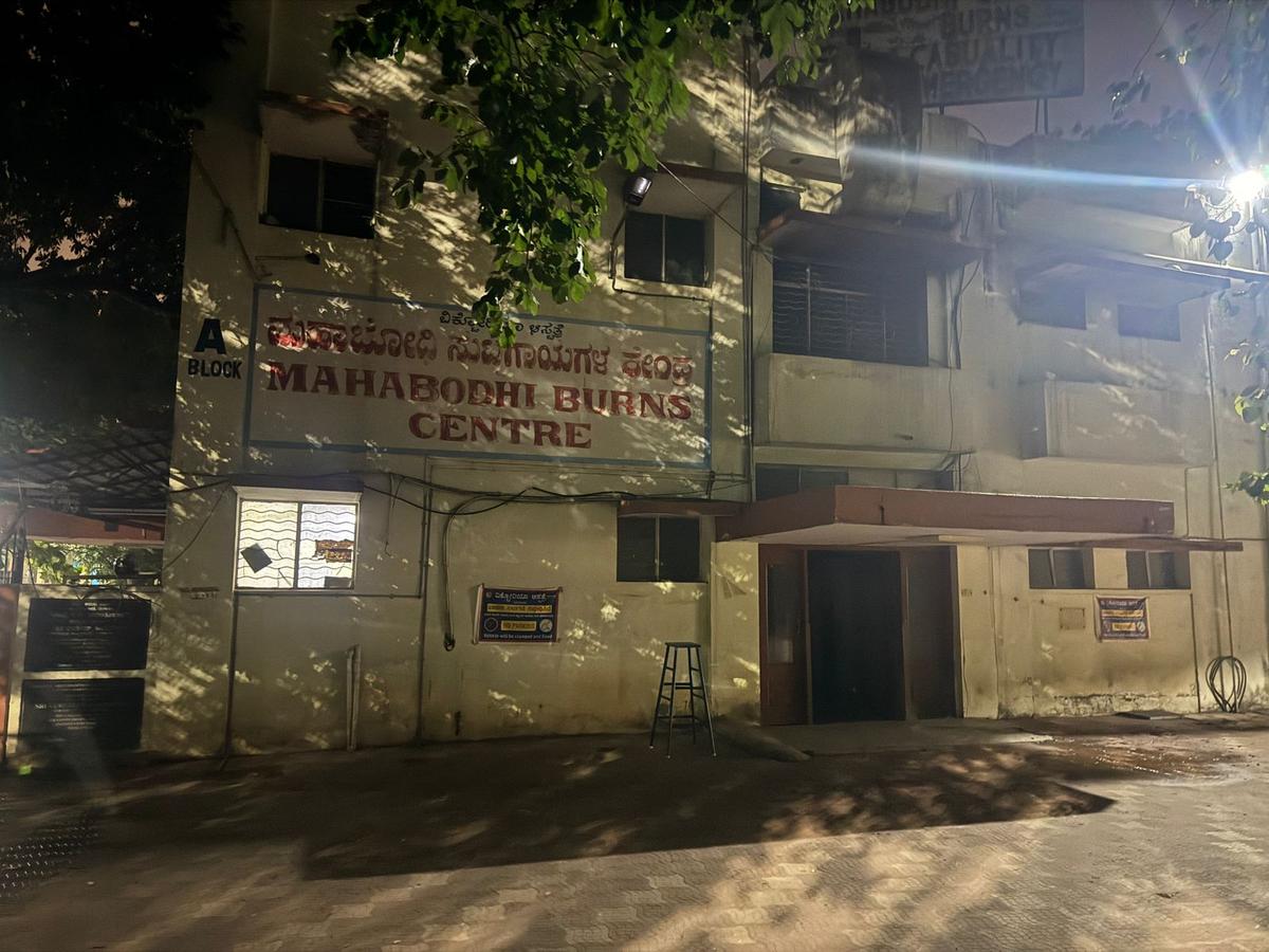 A fire broke out inside the Mahabodhi Burns Ward of the State-run Victoria Hospital in Bengaluru at around 3 a.m. on July 1, 2025. A fire broke out inside the Mahabodhi Burns Ward of the State-run Victoria Hospital in Bengaluru at around 3 a.m. on July 1, 2025.