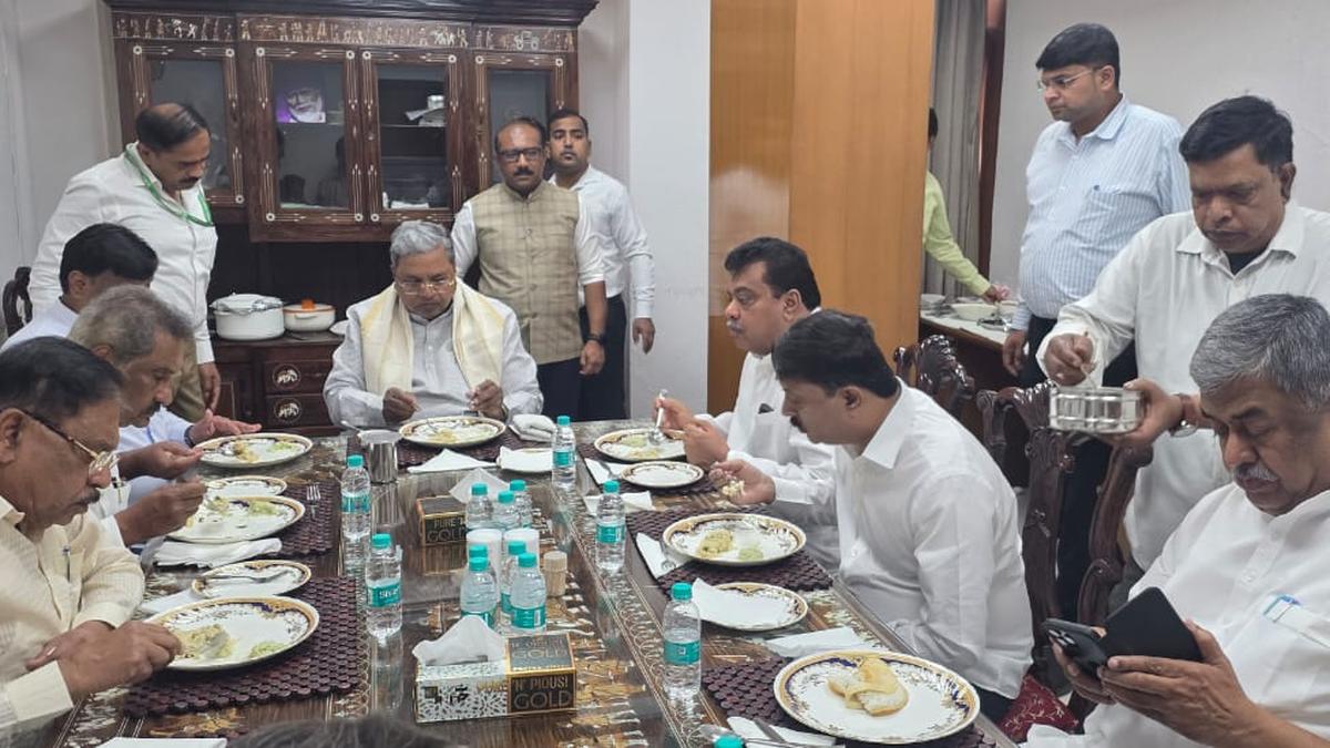 Ahead of crucial meeting, Karnataka CM holds breakfast meeting with loyalists in Delhi