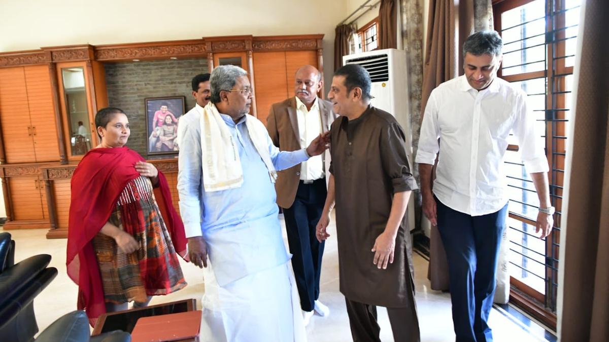 CM Siddaramaiah meets Kananda actor Shivarajkumar, enquires about actor’s health