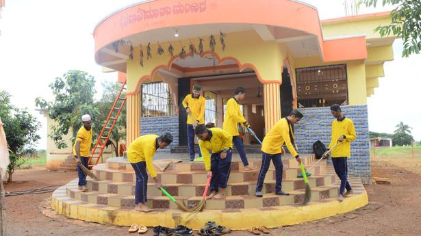 Bidar school students clean places of worship as part of ‘Swachhateye Seve’ campaign