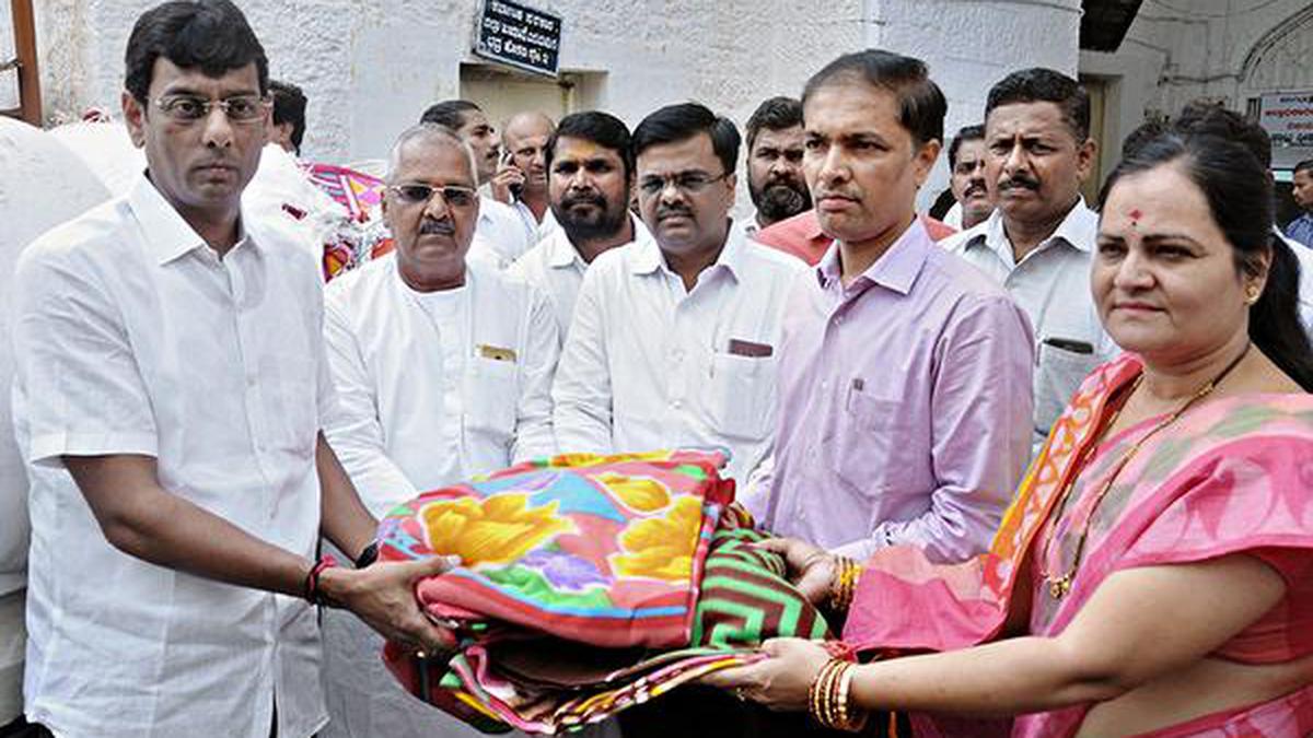 Mlc Sunilgouda Patil Donates Blankets For Flood-hit - The Hindu