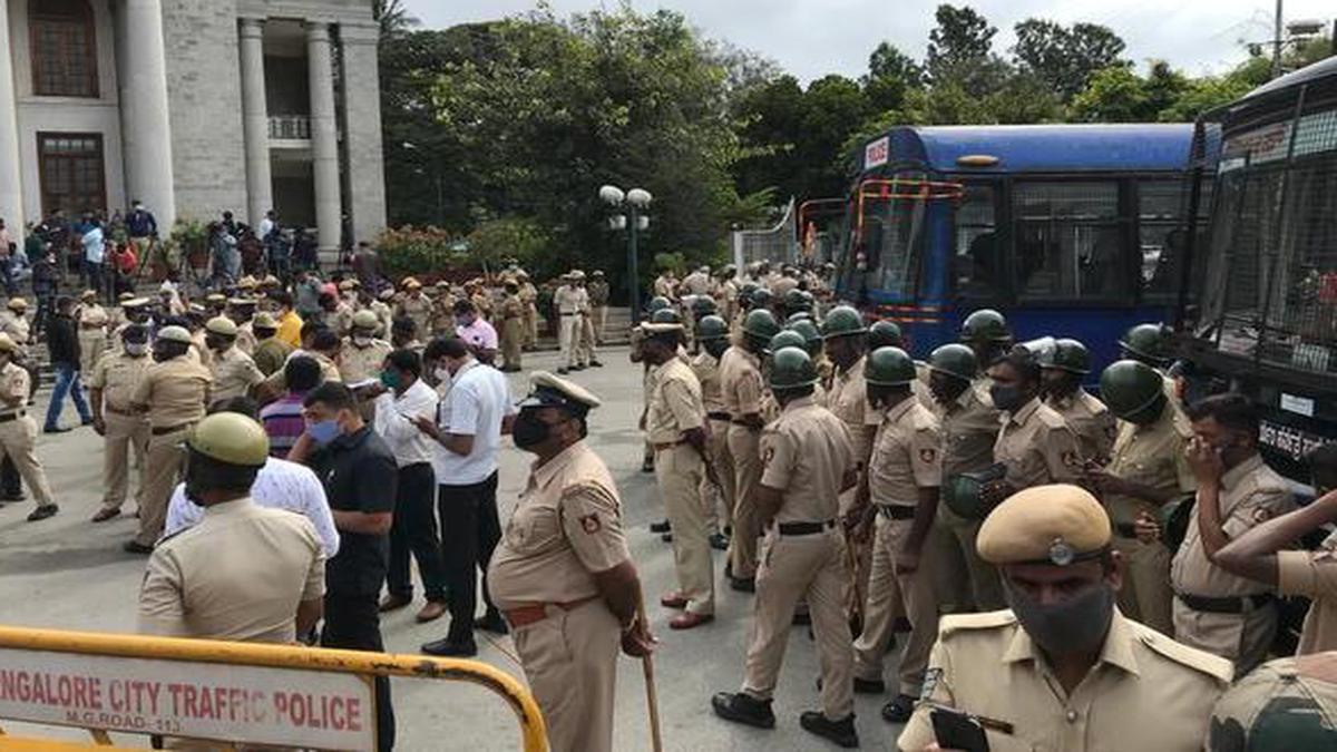 Karnataka bandh: Police detain Vattal Nagaraj, Narayana Gowda in Bengaluru; receives lukewarm response in majority of districts