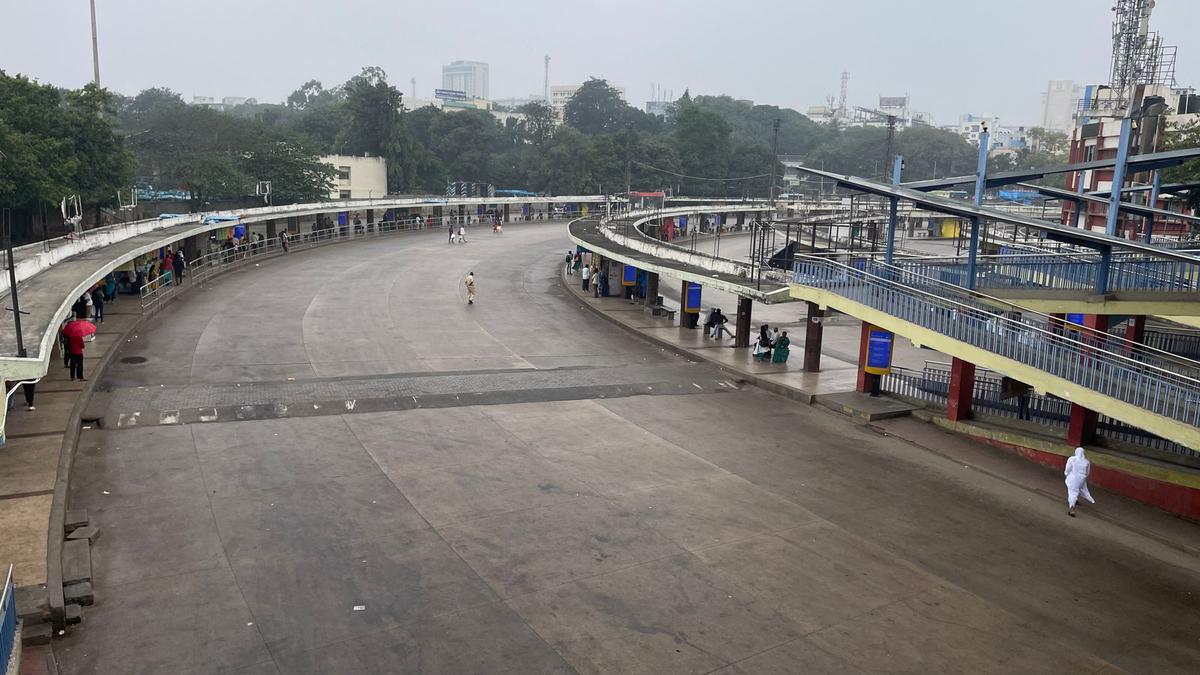 Kempegowda BMTC Bus Terminal Majestic wore a deserted look on November 11, 2022 after bus services were suspended for two hours in view of PM Modi’s visit to Bengaluru. 