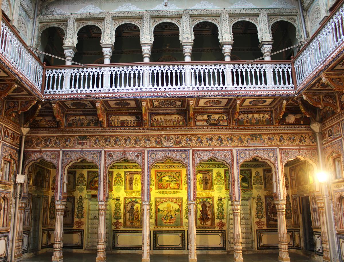 The lit-up inner courtyard of Podar Haveli Museum 