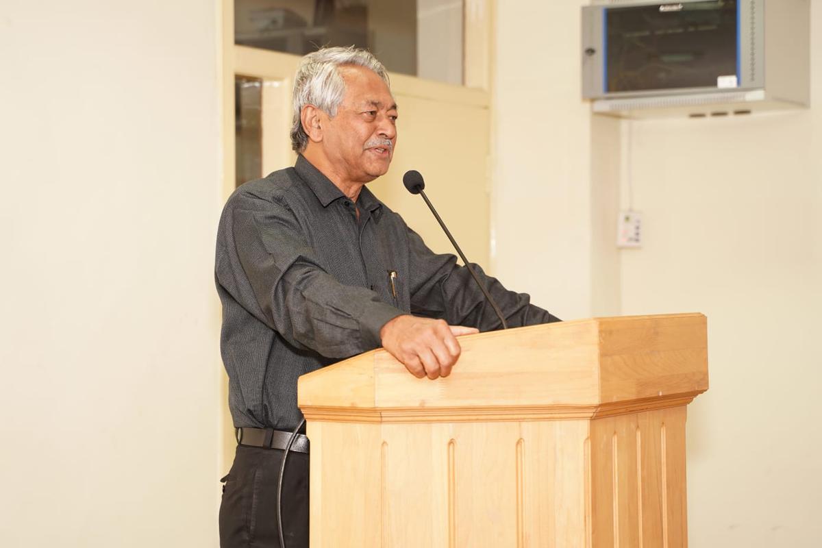 Girish Kasaravalli addresses the Kannada Sangha public lecture series. 