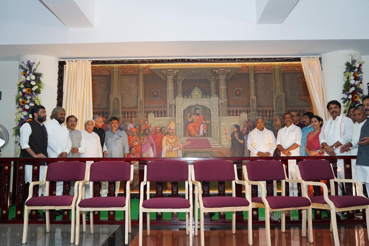 CM Siddaramaiah with DCM D.K. Shivakumar, Speaker U.T. Khader and other ministers unfurled a massive oil painting of the Anubhava Mantapa on the first day of the winter session of Karnataka Legislature at Suvarna Soudha in Belagavi on December 9, 2024. 