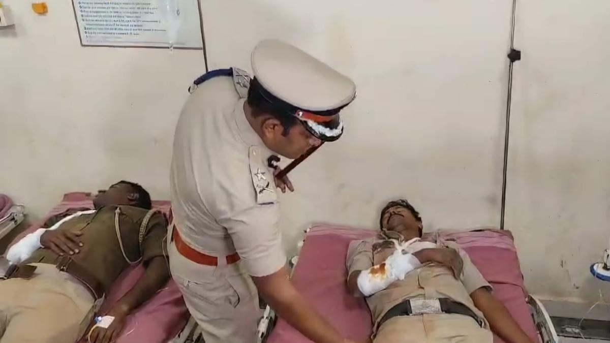 Hubballi police shoot three murder accused in the legs after bid to escape