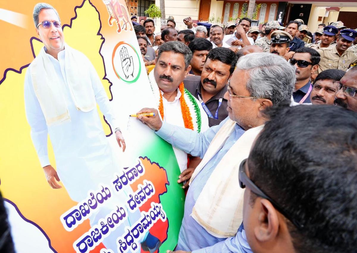 Siddaramaiah breaks Devaraj Urs's record, becomes the longest-serving CM of  Karnataka - The Hindu