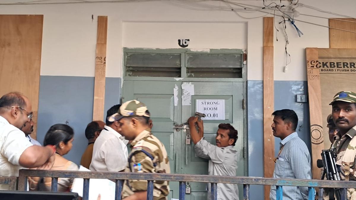 Karnataka bypoll results: Congress party’s Umesh Meti leads in Bagalkot, BJP’s Srinivas T Dasakariyappa in Davanagere South