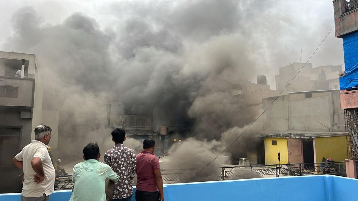 Fire breaks out in hardware shop at Kumbarpet in Bengaluru, no casualty reported