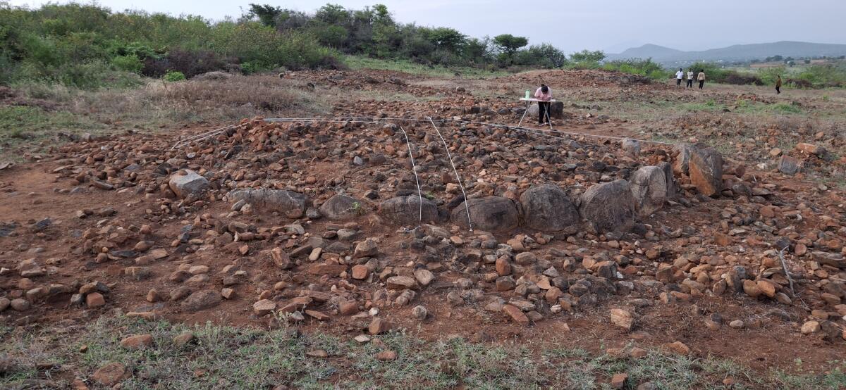 Doddalathur megalithic excavations reveal rare burial practices, rock art  in southern Karnataka - The Hindu