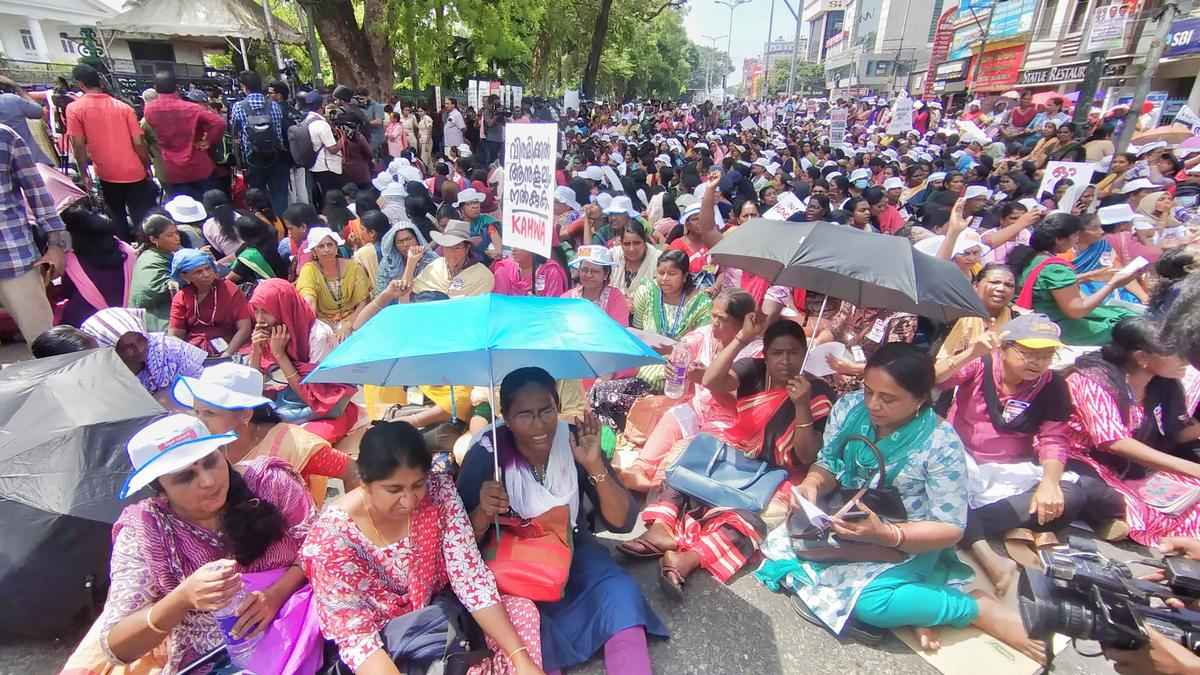 ASHA workers lay siege to Secretariat in Kerala, steps up agitation