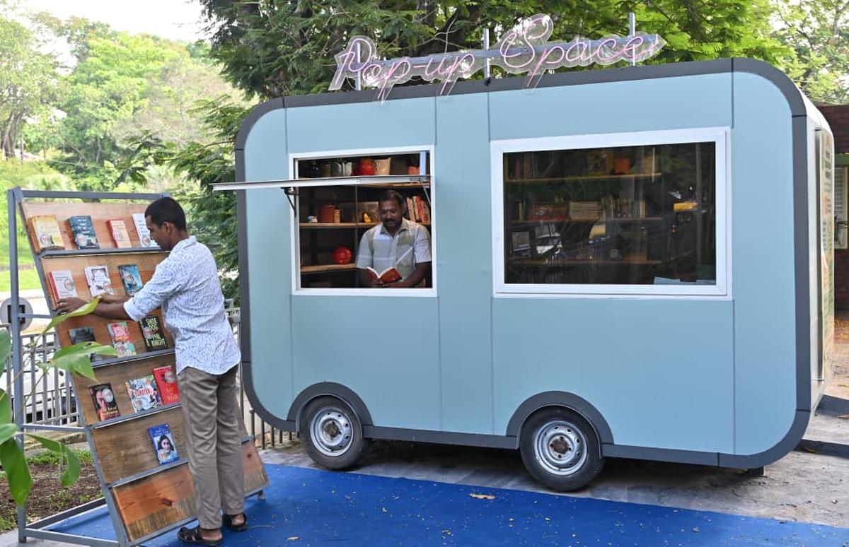 পার্কে পপ-আপ স্পেস