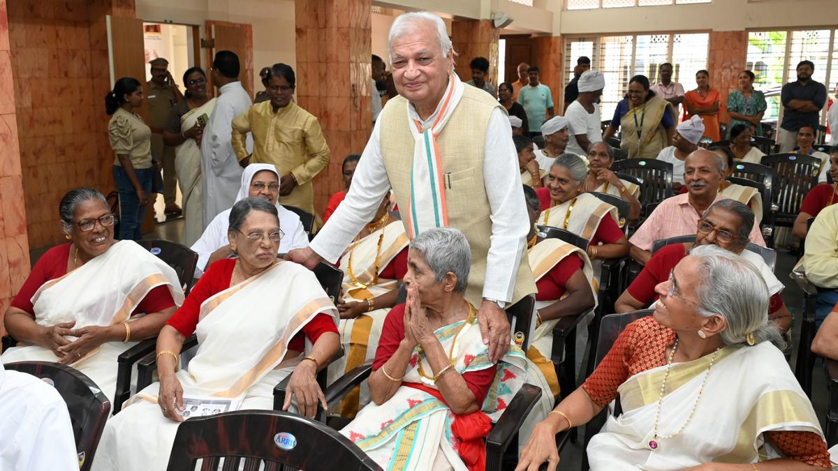 Kerala Governor Arif Mohammed Khan celebrates Onam with inmates of old age home