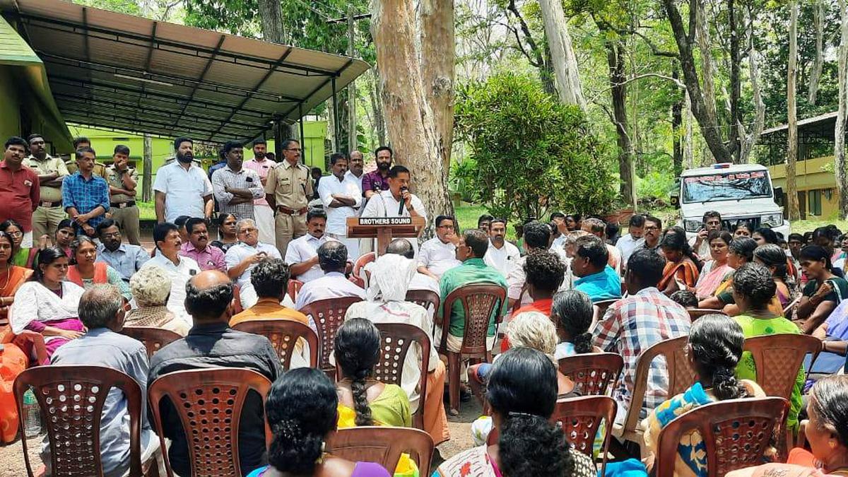 MLA leads protest march, satyagraha at Parambikulam